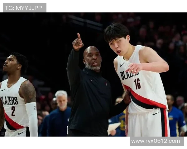 勇士大胜开拓者，晋级次轮对决雷霆——再续王者之路