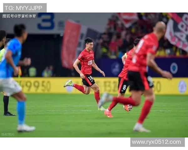 天海与上港激战正酣比分揭晓精彩瞬间引发球迷热议 天海与上港激战正酣比分揭晓精彩瞬间引发球迷热议